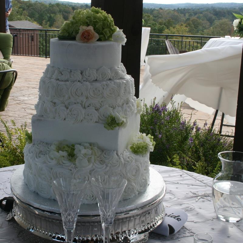 wedding cake under pergola