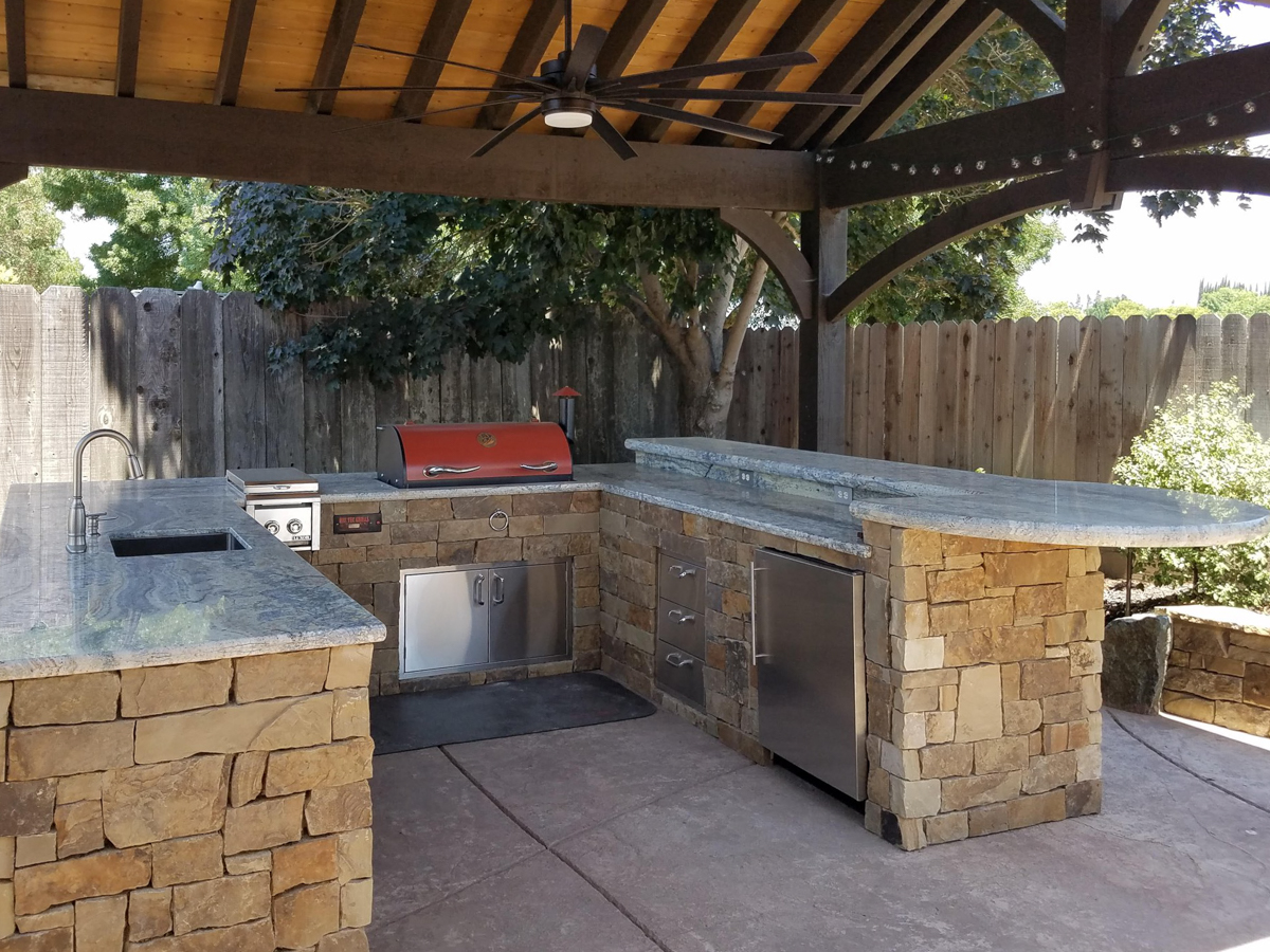 outdoor kitchen